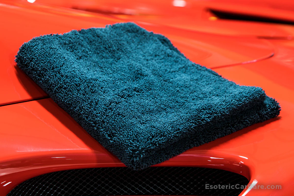 The Rag Company Creature Edgeless Microfiber Buffing Towel for Polish and Wax Removal - Image 4
