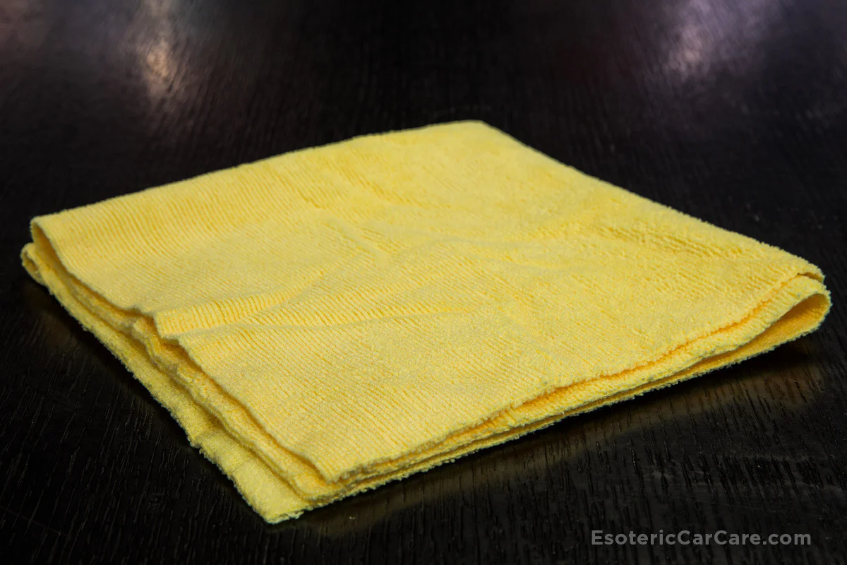 The Rag Company Edgeless 300 Microfiber Buffing Towel for Wax and Polish Removal - Image 3